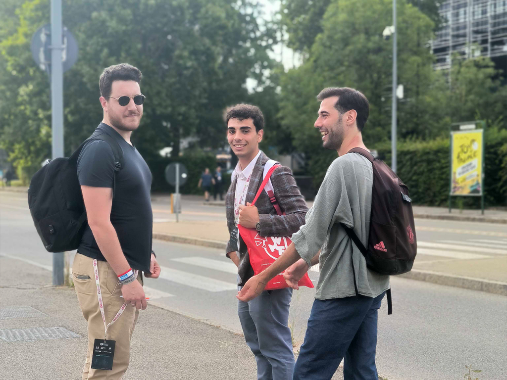 Christian e Antonio in un momento informale fuori da Bolognafiere assieme a un beneficiario di NIDI